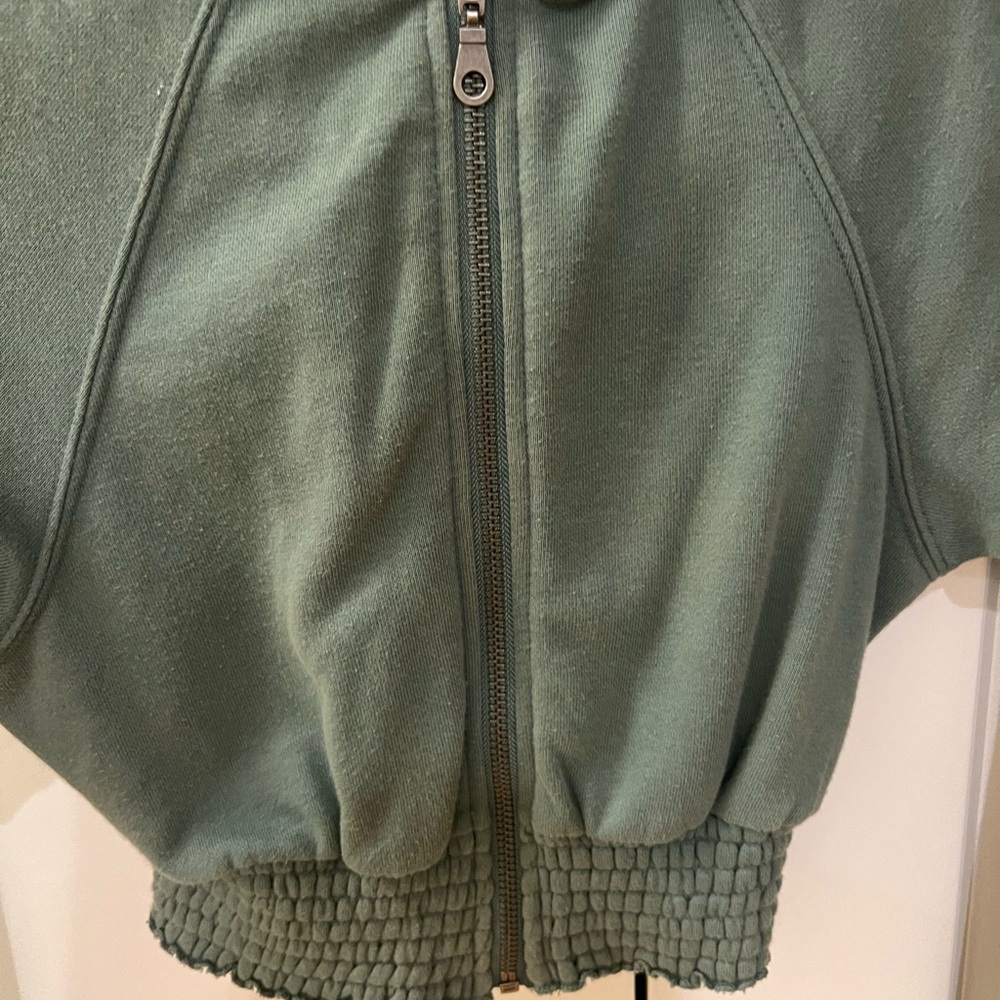 Urban Outfitters Cropped Sweatshirt & Hoodie - Picture 3 of 7